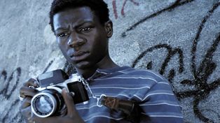 El filme retoma la vida de los dos personajes protagónicos, uno que quiere ser fotógrafo y el otro capo del narcotráfico.