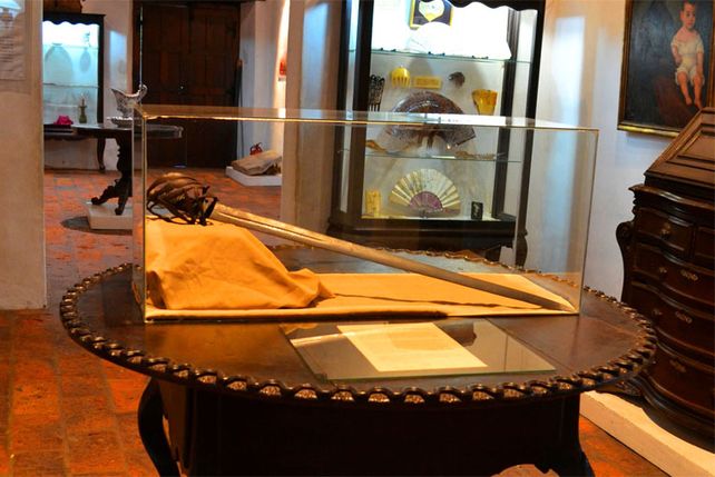 Exhiben una espada de la época de la conquista en el Museo Histórico