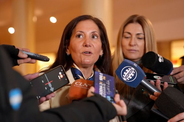 La secretaria de Turismo de la Provincia, Marcela Aeberhard, y la titular de Deporte y Turismo de Rosario, Alejandra Mattheus, brindaron este lunes un balance del fin de semana largo.