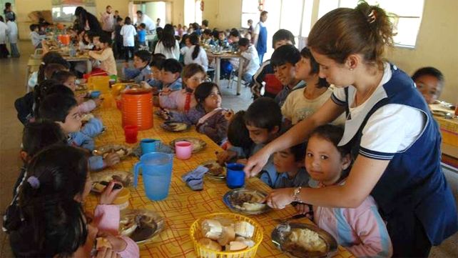 Los comedores escolares sumaron un 30 % más de niños y adolescentes durante este año.