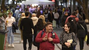 La cantidad de personas que participaron de Noche de las Peatonales también se incrementó, de 150 a 178 mil asistentes, afianzándolo como el evento más convocante del área céntrica