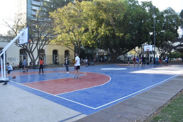 La NBA eligió a Rosario y renovó la cancha de básquetbol del Parque Urquiza