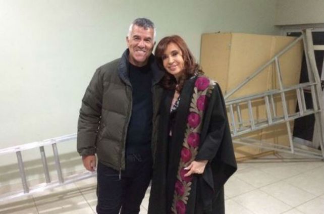 Cristina fue espectadora de lujo de la obra de Dady Brieva en un teatro de El Calafate