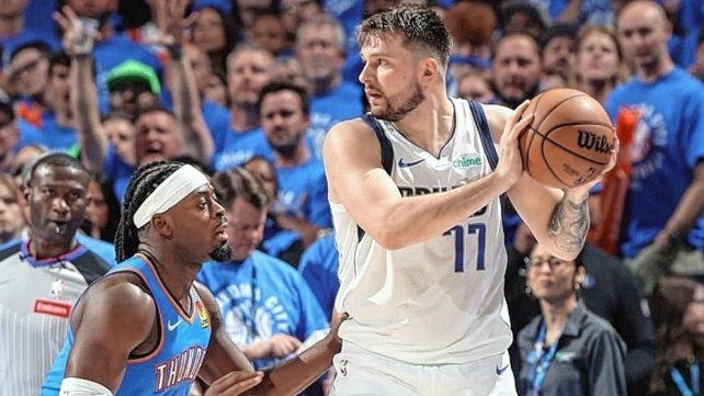 Doncic y Washington llevaron a Dallas a igualar la serie ante Oklahoma