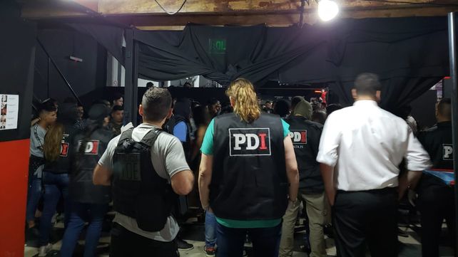 Club fire. El boliche de Oroño 4735 tiene capacidad para 250 personas pero usualmente concurrían más de mil. La Municipalidad ayer lo cerró.