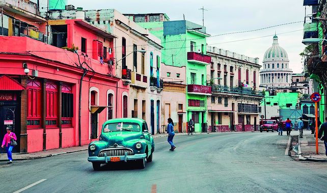 Cuba es un paraíso en el Caribe que ofrece extensos paisajes naturales y playas para disfrutar.