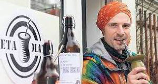 Brasile&ntilde;o convierte el tradicional mate en cerveza y la vende en Alemania