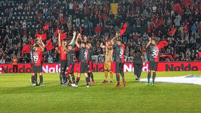Colón visita este miércoles a Instituto y son varias las incógnitas en relación al equipo titular que pondrá en cancha Pipo Gorosito.
