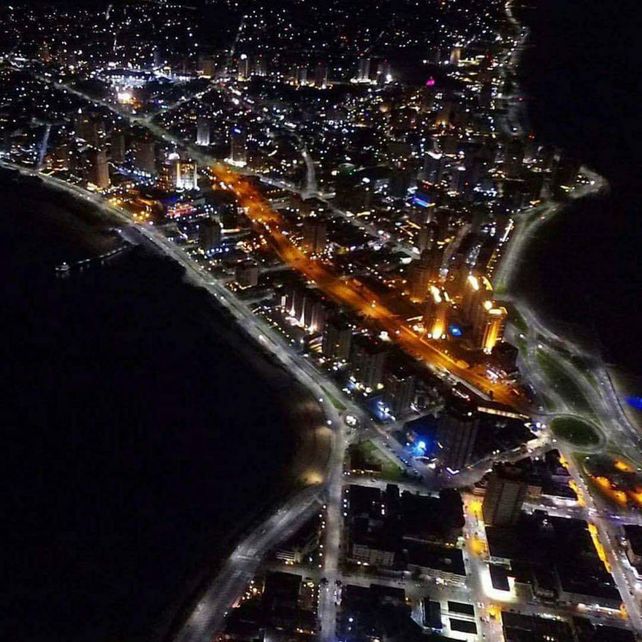 La bella Punta del Este de noche