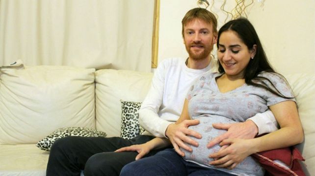 Les confirmaron que serán padres de mellizos y gemelos a la vez