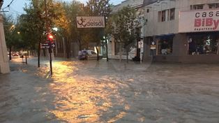 Por el temporal, en Esperanza suspendieron las clases y en Paiva ya hay evacuados