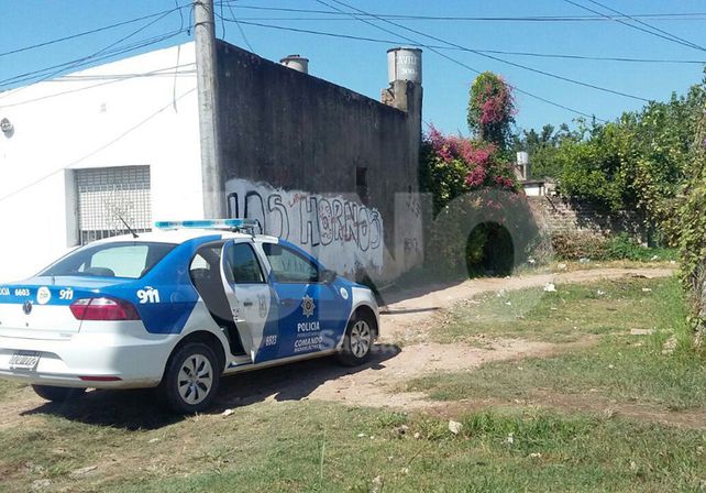 Barrio Los Hornos: violento tiroteo con un menor herido en un búnker de drogas