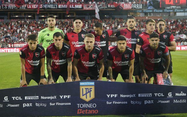 La formación del estreno de Lunari como DT ante Tigre. Los pibes fueron Mateo Silvetti y Valentino Acuña. &nbsp;