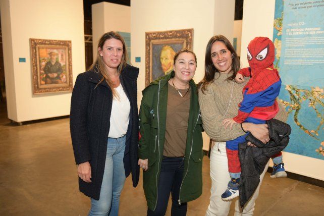 Carolina Gardiner, Valeria Krupick y Munera Almudena