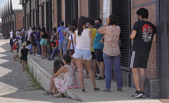 ¿Cambio de paradigna? Contactos estrechos con síntomas serían considerados casos positivos