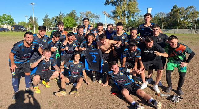 Bancario líder en la Primera C. El equipo de la costa, dirigido por Fabio Pérez, es cosa seria en la tercera categoría. 