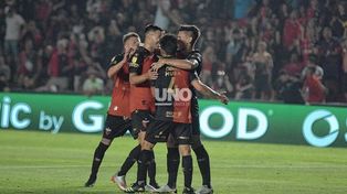 Colón golea a Atlético Tucumán y llega entonado al Clásico del próximo sábado.