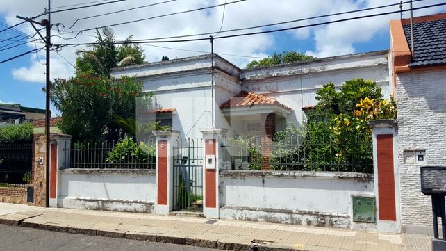 Barrio Sur: tres delincuentes le robaron a la cuidadora de una abuela de 100 años