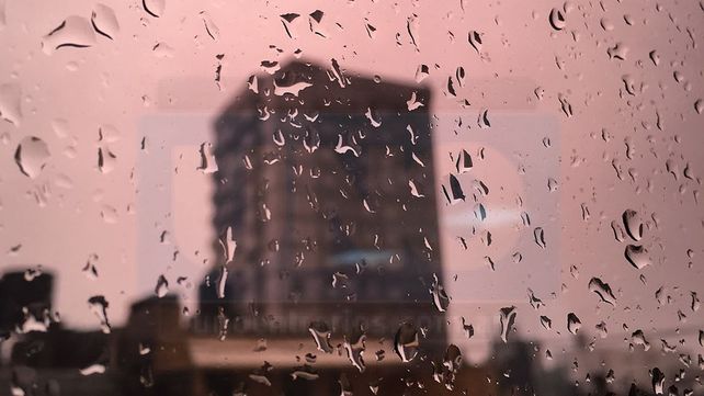 Avanza un frente frío desde la cordillera provocando tormentas fuertes o severas
