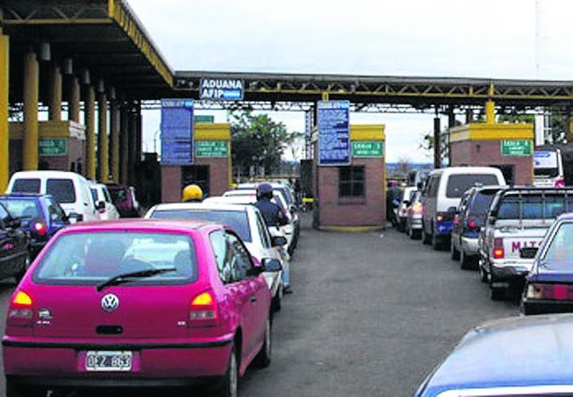 posadas. Los agentes aduaneros fueron detenidos en distinos lugares.