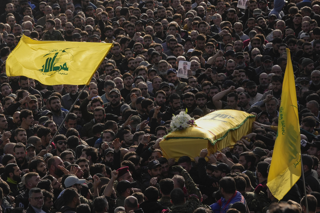 El funeral del comandante de Hezbolá&nbsp; Wissam Tawil realizado en el sur del Líbano. Tawil fue abatido por Israel.&nbsp;