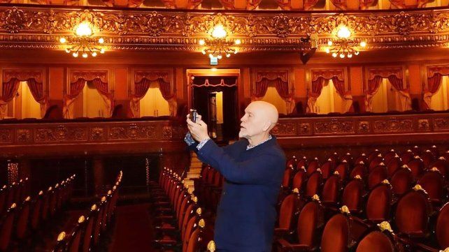 John Malkovich llegó a Argentina. El viernes se presentará en el teatro Ópera de Buenos Aires. Aprovecha para pasear