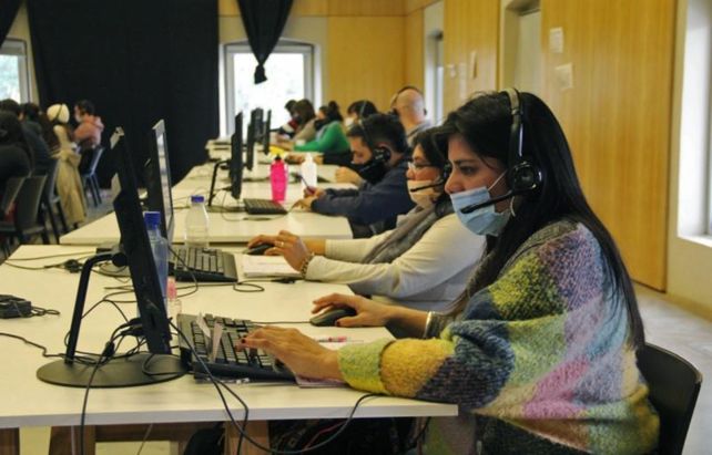 Operadores. El sistema comenzó a funcionar el pasado 13 de marzo. El personal se capacitó para atender cada situación.