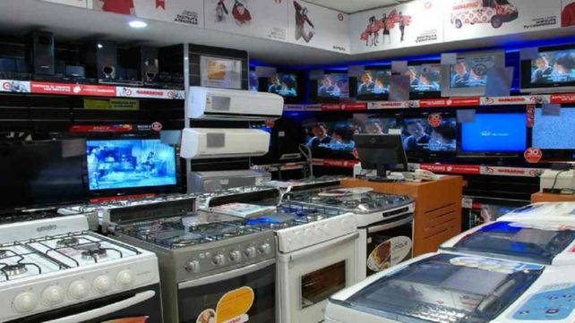 Los créditos al consumo cayeron 28% en enero