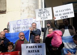 Organizaciones se manifestaron frente al Iturraspe contra el aborto no punible