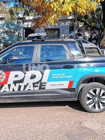Homicidio en Bº Centenario: asesinaron a un hombre a balazos mientras manejaba su auto y viajaba con un amigo