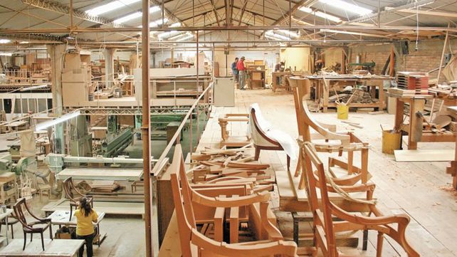 El empleo registrado en la industria maderera cayó un 8