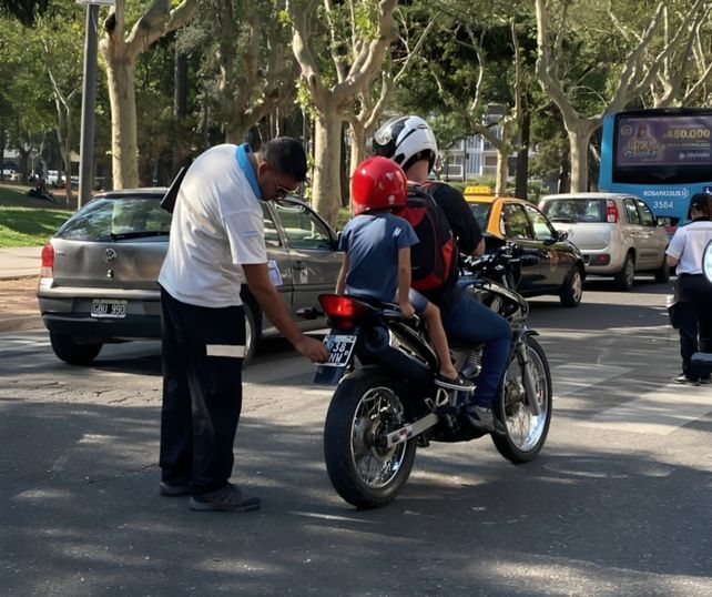 Actualmente existe una limitación en el Código de Tránsito que algunos aprovechan para evitar los operativos cuando manipulan u ocultan deliberadamente las patentes de un vehículo para que sea ilegible.