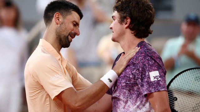Fonseca eliminó a Djokovic y pasó a los octavos de final en Roland Garros