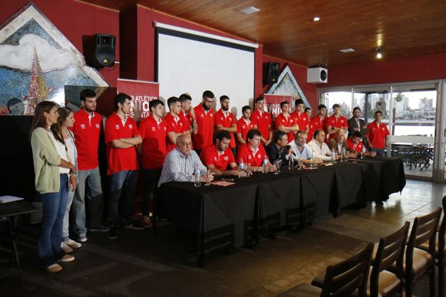 Unión presentó oficialmente este jueves el plantel que disputará la temporada 2016/17 del TNA.