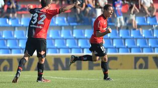 En 2014, la lepra ganó 2-1 en Tigre, con goles de Maxi Rodríguez (foto) &nbsp;y Víctor López.