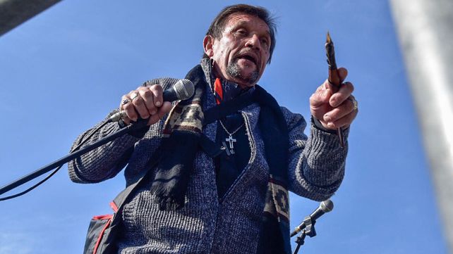 Detuvieron a un hombre que tenía un cuchillo y amenazaba desde un palco del Monumento