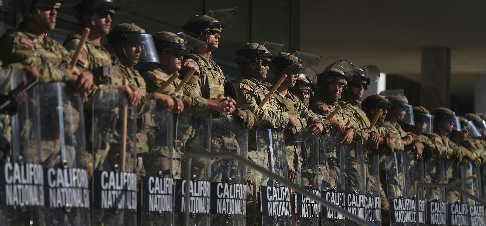 La Guardia Nacional de California se encuentra desplegada en el Edificio Federal el martes 10 de junio de 2025, en el centro de Los Ángeles. (Foto AP/Eric Thayer) La Guardia Nacional de California se encuentra desplegada en el Edificio Federal el martes 10 de junio de 2025, en el centro de Los Ángeles. (Foto AP/Eric Thayer)