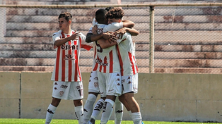 Unión estiró su levantada con un gran triunfo ante Central