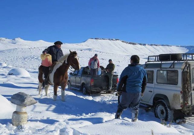 Insalvable. Las rutas a la localidad de Pilcaniyeu están cortadas.