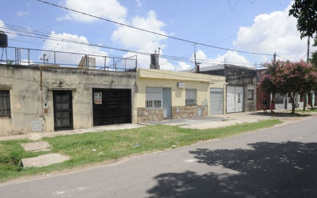 El local. Los ladrones ingresaron a la rotisería que funciona en un garaje de Esmeralda al 3900 por un ventiluz.