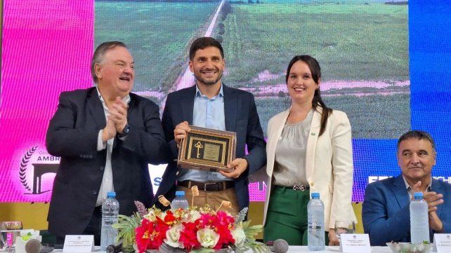En Ambrosetti con la presencia de Pullaro se inauguraron 11 kilómetros de ripio de Caminos Productivos