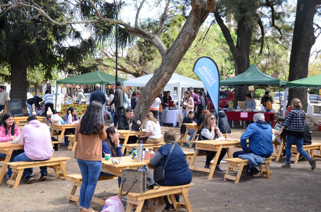 Más de 200 stands de emprendedores y el infaltable patio de comidas que abastecieron la gran demanda de alimentos de los visitantes.