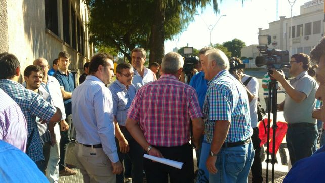 El miércoles pasado la comunidad educativa de la Escuela Barletta se concentró en la puerta de la institución.