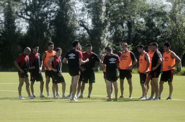 Eduardo Domínguez ordenó los primeros minutos formales de fútbol frente a la Reserva que comanda Ariel Segalla.