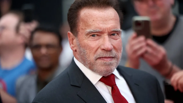 Arnold Schwarzenegger viajó desde Los Ángeles hacia Europa por una subasta benéfica