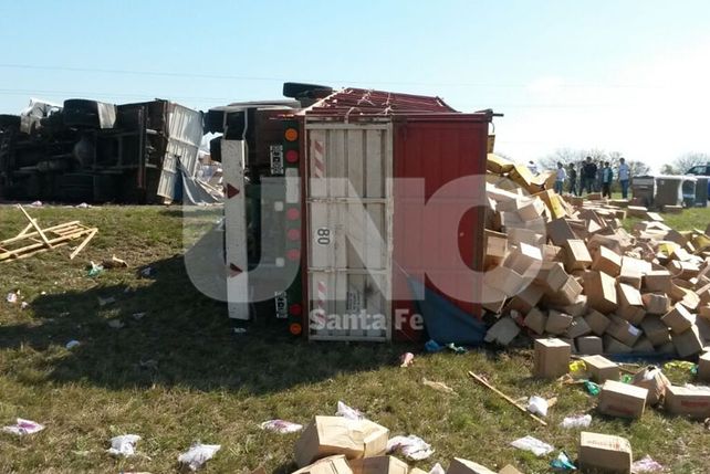 Un camión volcó sobre la ruta nacional 11 en Margarita