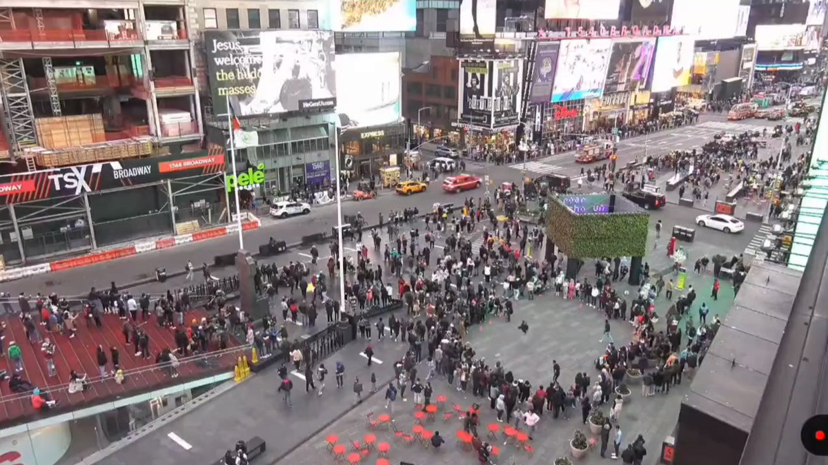 an explosion made everyone run in the Times Square area