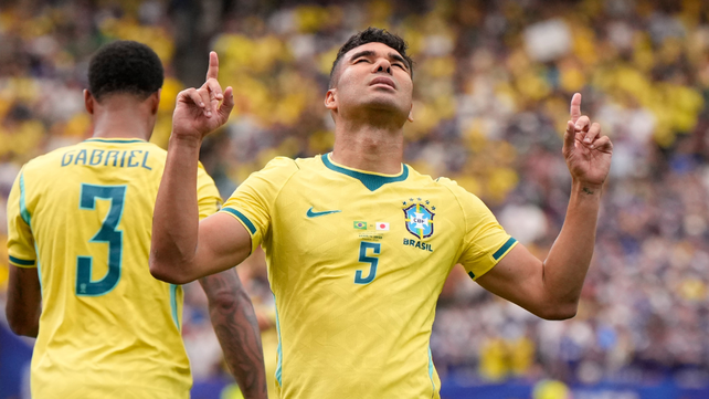 Casemiro celebra su gol que sirvió para el transitorio empate de Brasil.