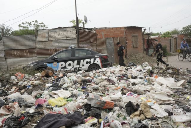 Un tiro de gracia en el suelo, el punto final de una discusión por un auto que pasó rápido
