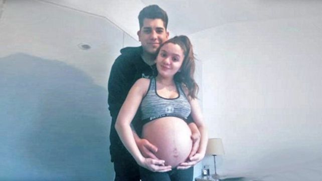 felices los cinco. Giuliana y Facundo esperan a Aitana